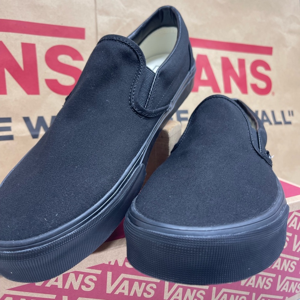 Vans WMNS Classic Black Slip-On Sneakers
Black/Black
VN000EYEBKA - Picture 15 of 16